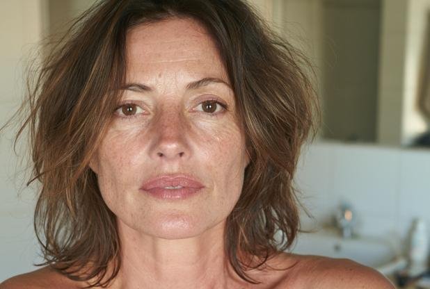 Woman waiting for skin treatment at Sculpt by Kelly Swann in Beaconsfield for glowing skin treatment